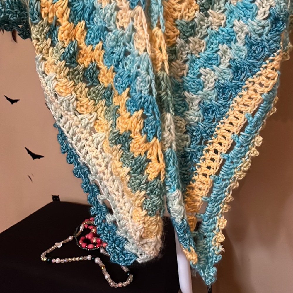 Spring Shawl. Handmade. - Picture 3 of 9